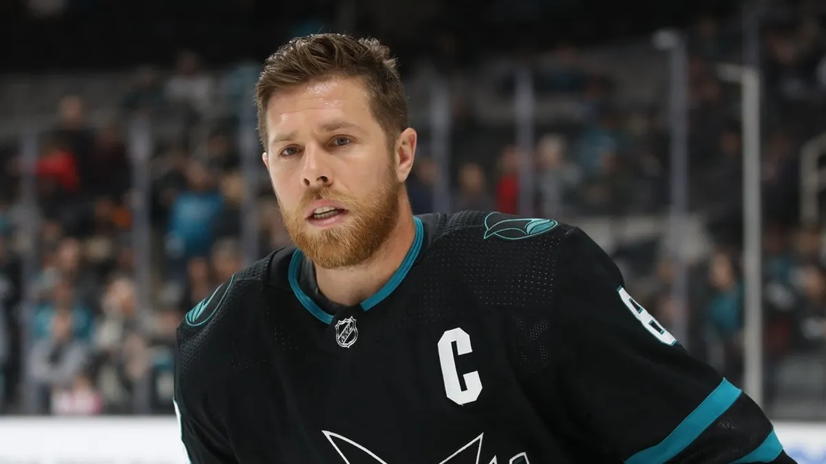 Relatório: Leafs entrevistará Joe Pavelski em busca de treinador