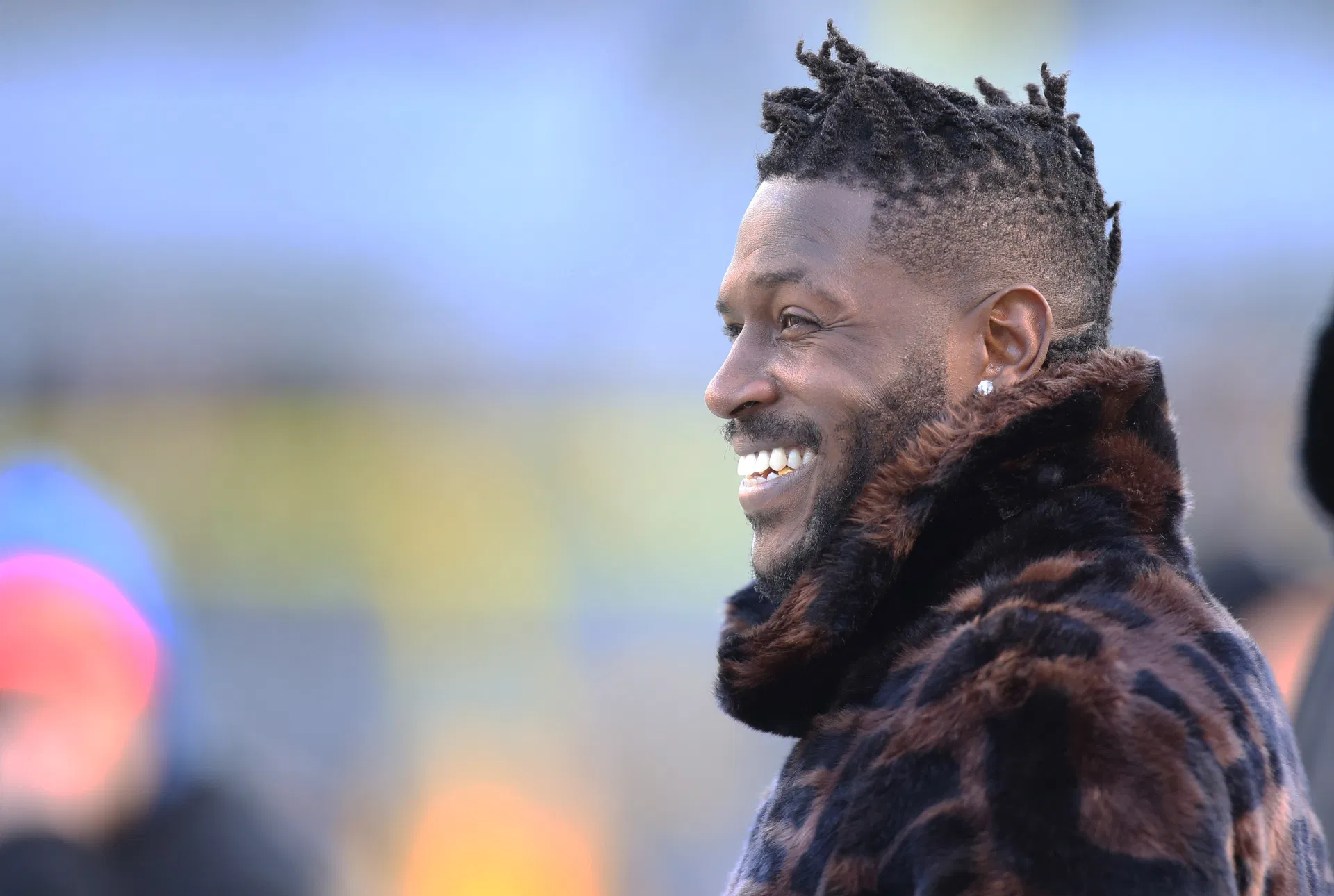 “É um maldito crime”: Antonio Brown questiona o calendário das finais da NBA, com os Knicks liderando por 2 a 0 sobre os Spurs