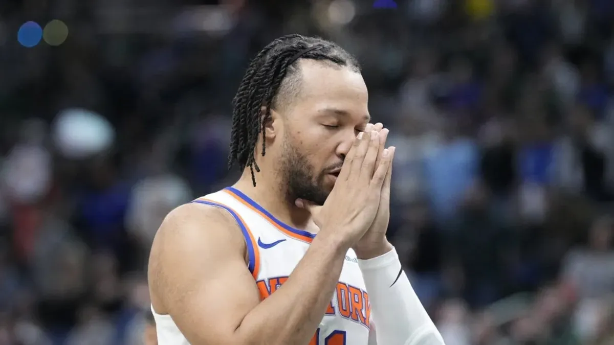 Jalen Brunson continua a lendária corrida nos playoffs na estreia nas finais da NBA