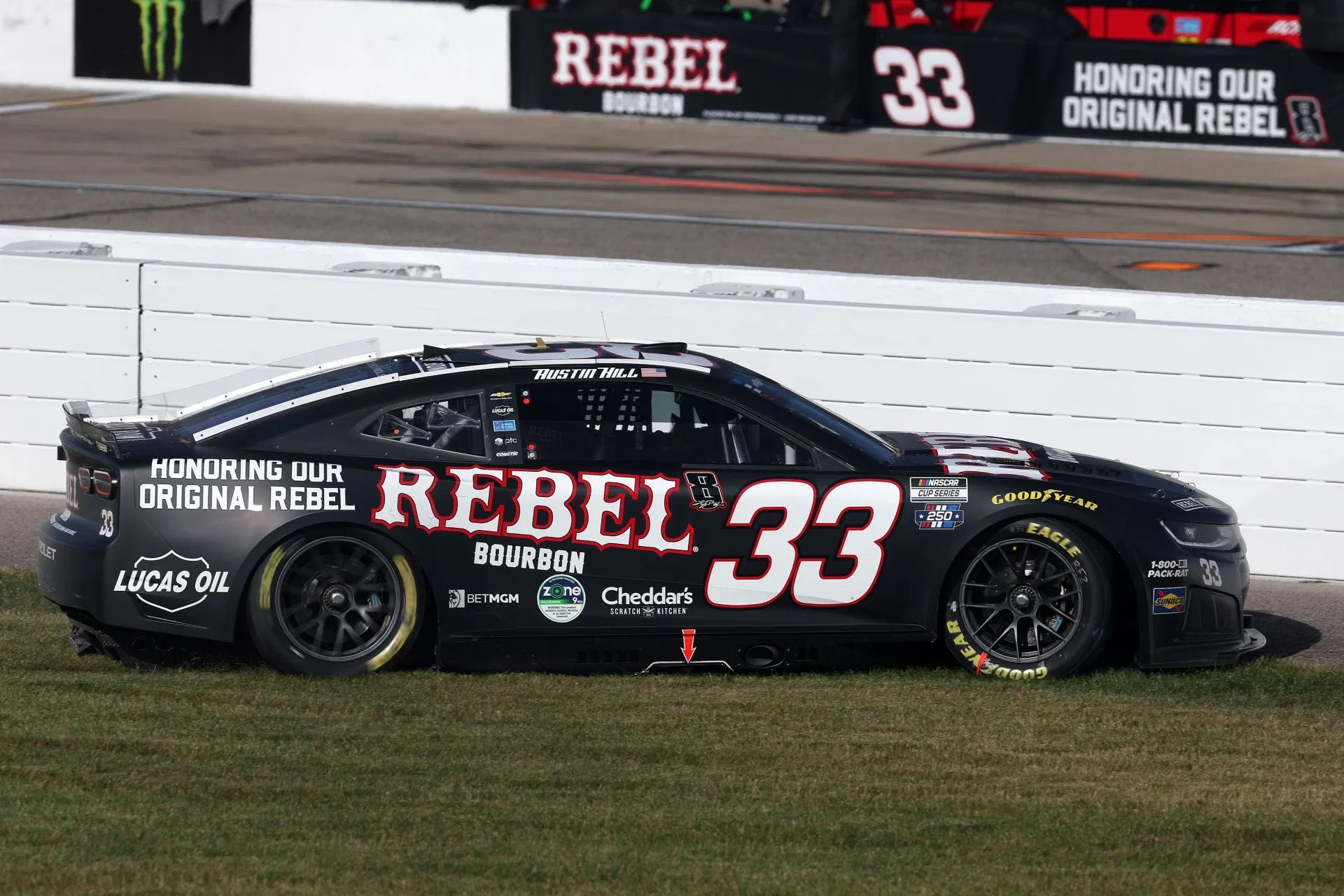 “Disasterclass”: fãs atacam Austin Hill após um grande acidente na corrida NASCAR Cup Series em Pocono