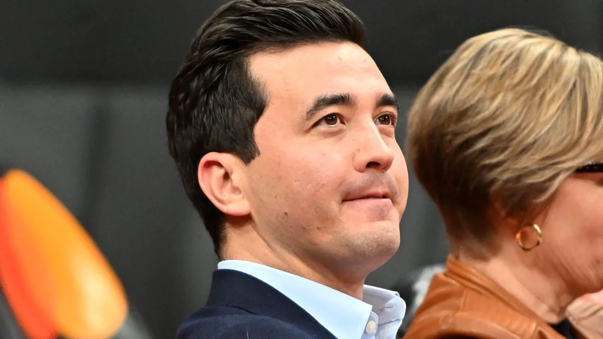GM do Raptors, Bobby Webster, recebe extensão e novo título
