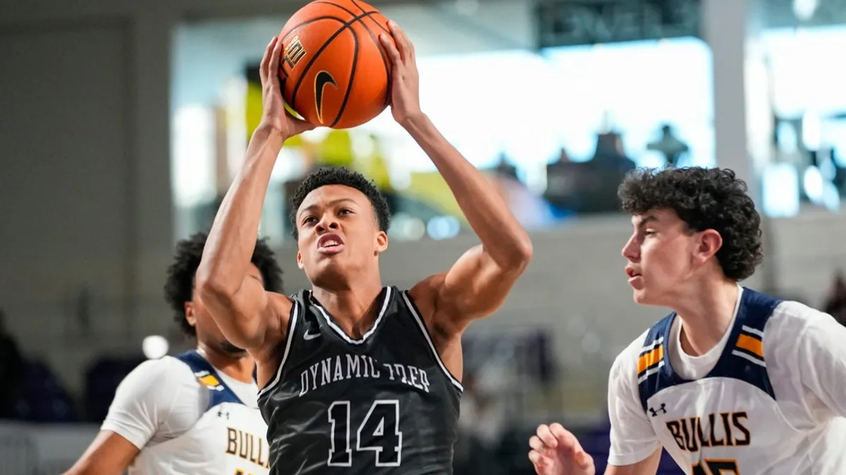 O ala 5 estrelas Ryan Hampton se compromete com Kentucky