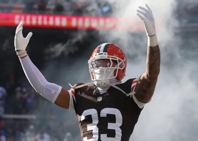 Browns renovam contrato com S Ronnie Hickman