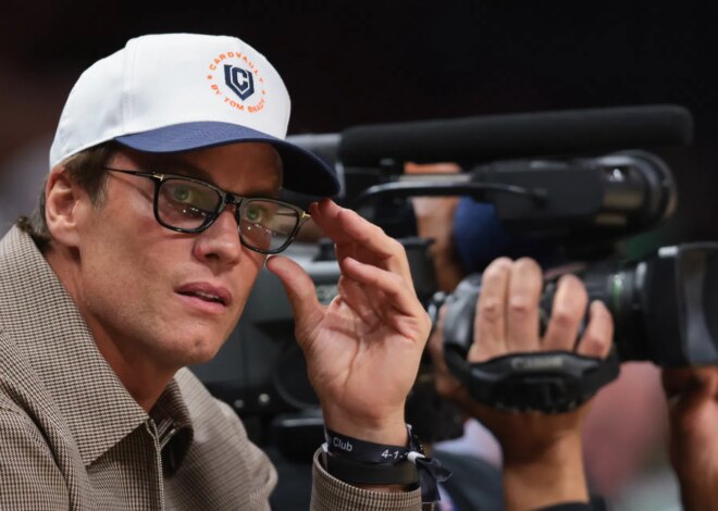 “Nem estamos falando sobre seguro”: a estrela dos Panteras de $ 10.500.000 revida Tom Brady por causa da polêmica tomada do time de treino