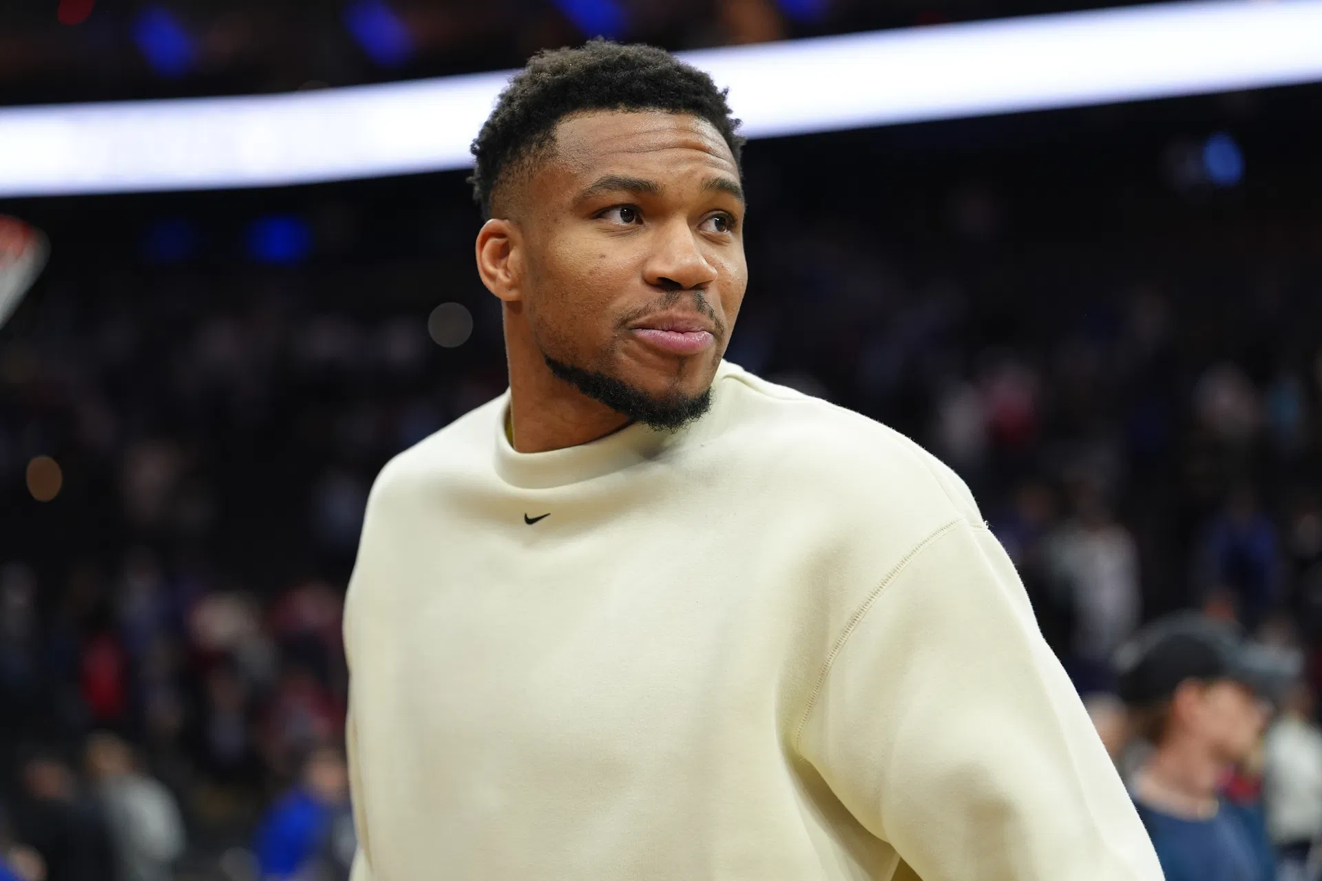 Giannis Antetokounmpo detém grande poder em potenciais negociações comerciais enquanto NBA Insider revela afirmação impressionante