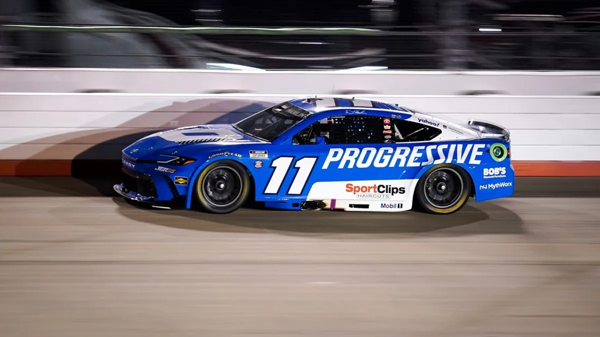 Denny Hamlin conquista pole para corrida da Michigan NASCAR Cup