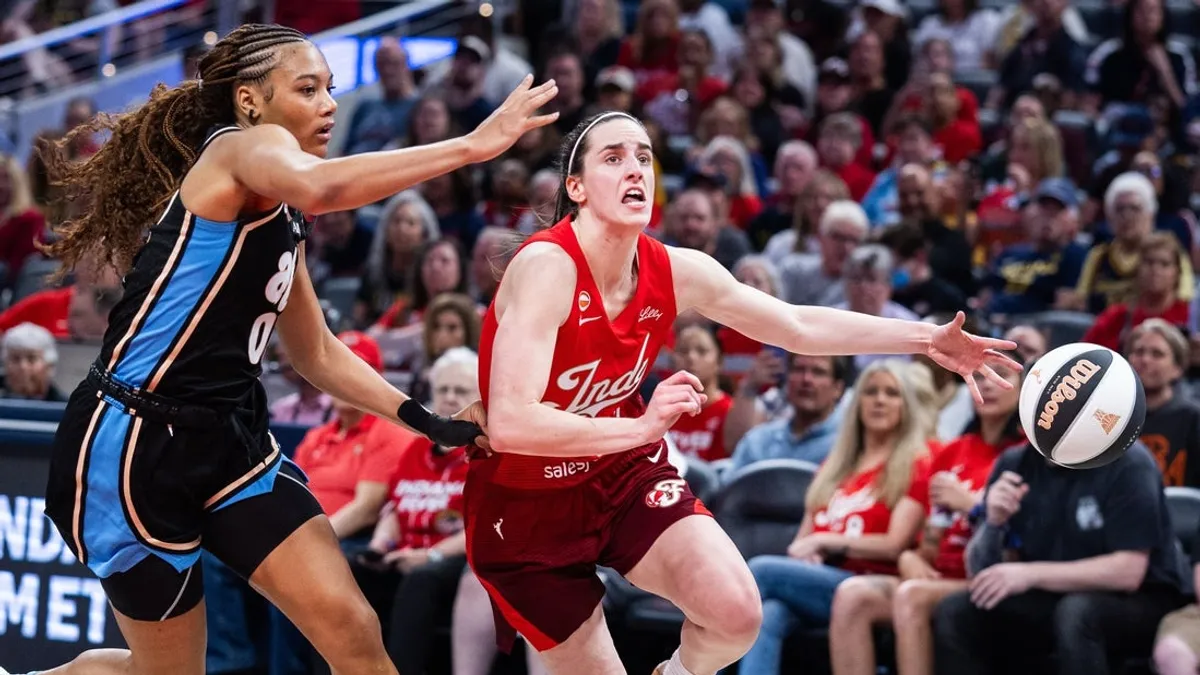 Kelsey Mitchell e Caitlin Clark lideram Fever Past Dream