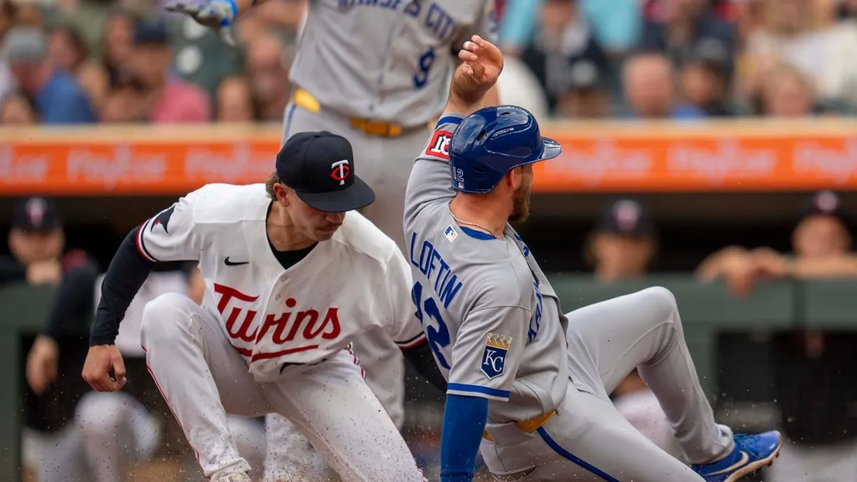 O single de Josh Rojas em nono lugar empurra Royals para além dos Twins