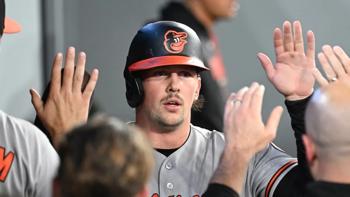 Orioles, voando alto, procuram passar pelos Blue Jays