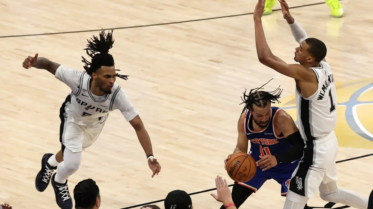 Knicks aproveitam a maturidade, coragem para levar dois em San Antonio