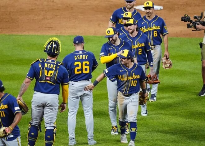 Sufocados em 8, Brewers entram em erupção tarde para afundar as Montanhas Rochosas em 10
