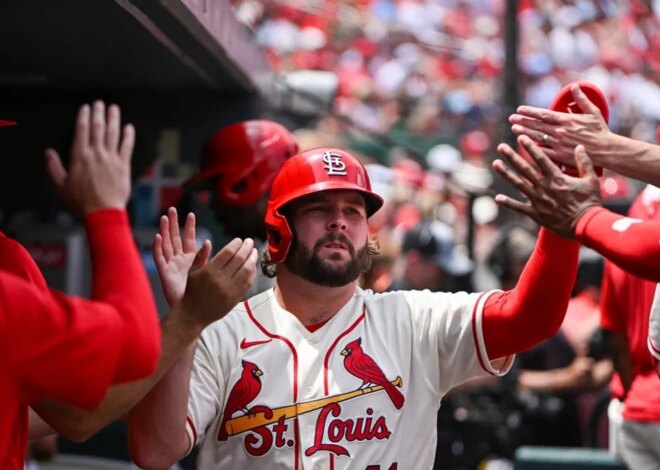 Alec Burleson, Cards procuram estender sequências contra o Mets