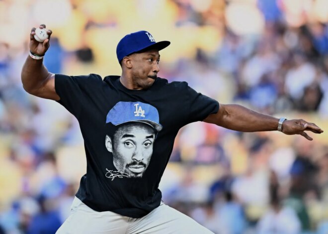 “Kobe Bryant reencarnou” “Assine um contrato para ele o mais rápido possível”: os fãs da NFL reagem quando Myles Garrett dá um “ataque sólido” em seu primeiro arremesso no Dodger Stadium