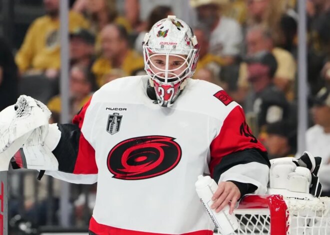 Furacões iniciam o estreante Brandon Bussi para o jogo 4 da final da Stanley Cup