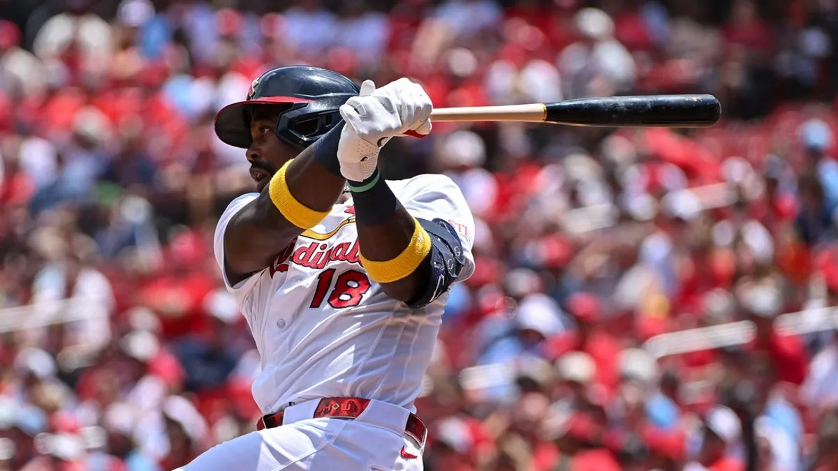 Cardinals aproveitam dois erros dos Reds e se recuperam para completar a raspagem