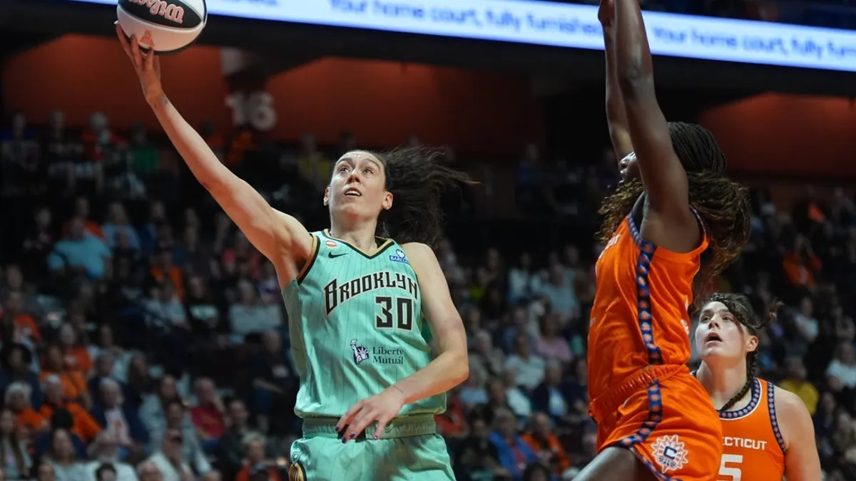 Breanna Stewart (28), Liberty afunda Sun pela quinta vitória consecutiva