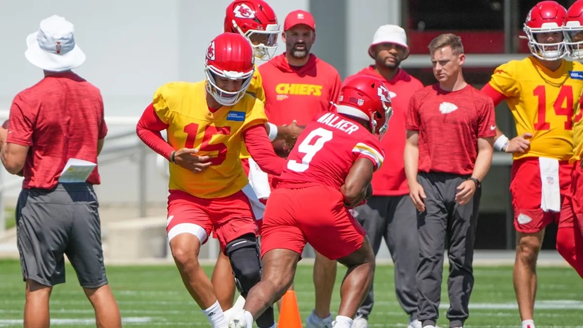 Extensão do Chiefs QB Patrick Mahomes eleva valor do acordo a mais de US$ 500 milhões