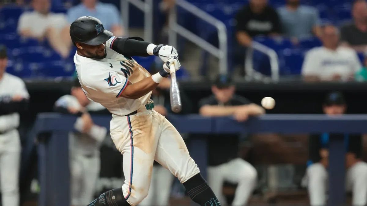 Otto Lopez contribui cedo e frequentemente na vitória dos Marlins sobre os D-backs