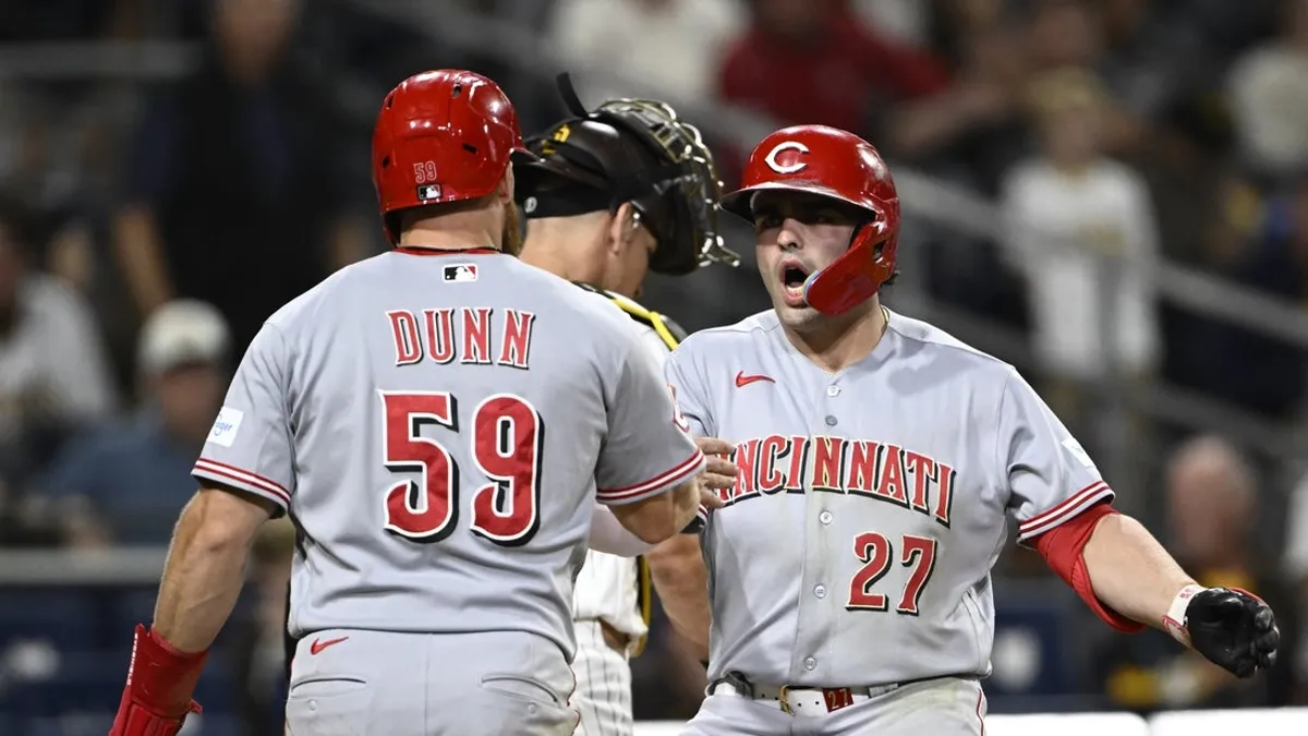 Sal Stewart acerta o home run em 11º e os Reds vencem os Padres