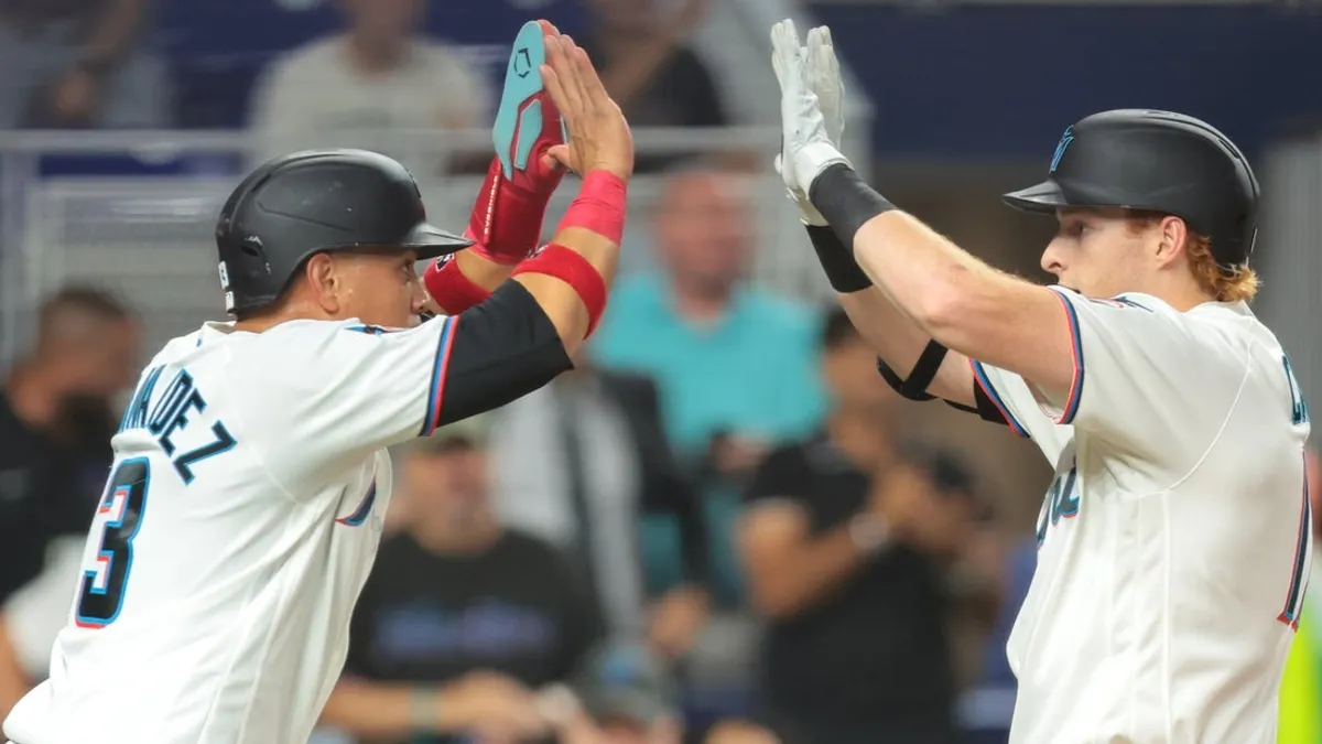 Marlins em branco Diamondbacks atrás da quarta entrada de 6 corridas