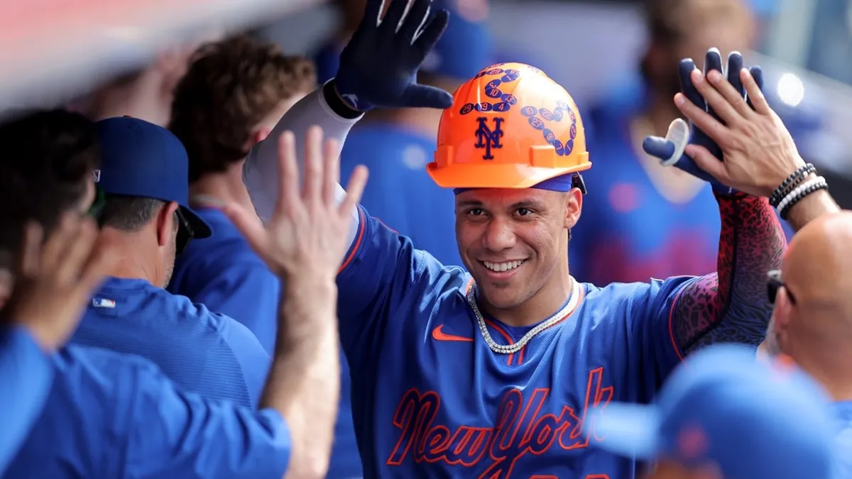 Juan Soto trabalha para virar a esquina no set aberto do Mets contra o Braves