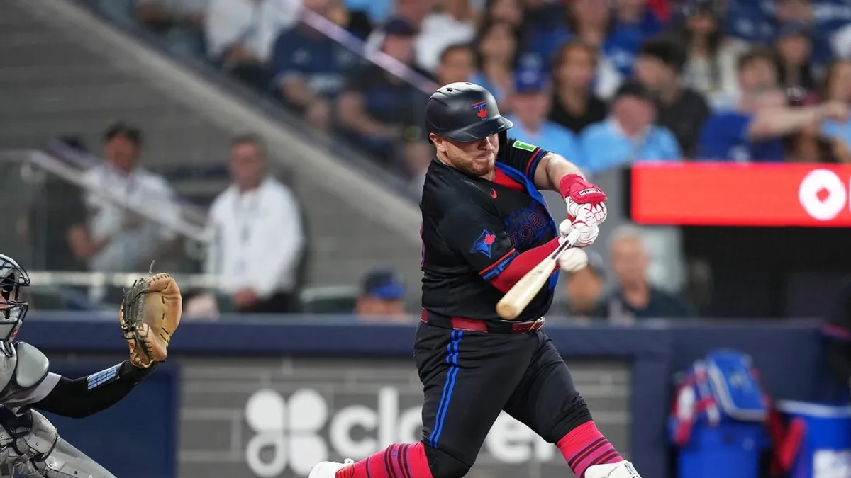 Alejandro Kirk estrela em retorno como Blue Jays derrota os Yankees