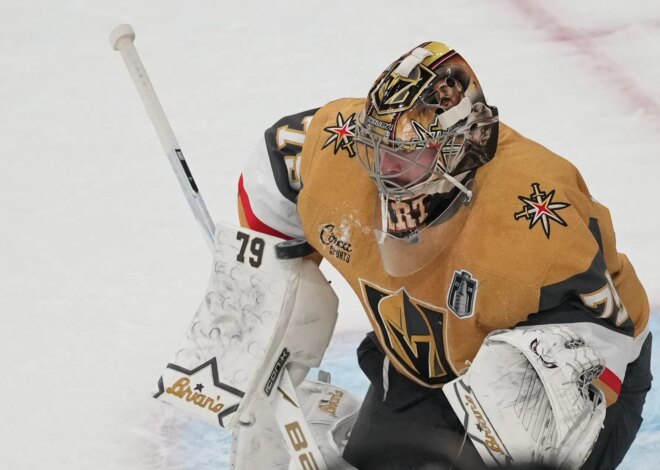 [WATCH] Carter Hart chora nos braços de Jack Eichel depois que Vegas Golden Knights perde a final da Stanley Cup