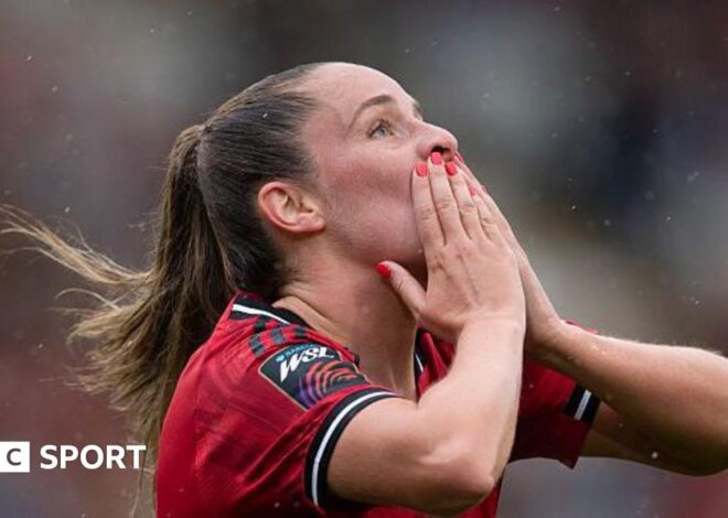 Ella Toone: Lionesses e meio-campista do Man Utd sobre luto, futebol e seu casamento