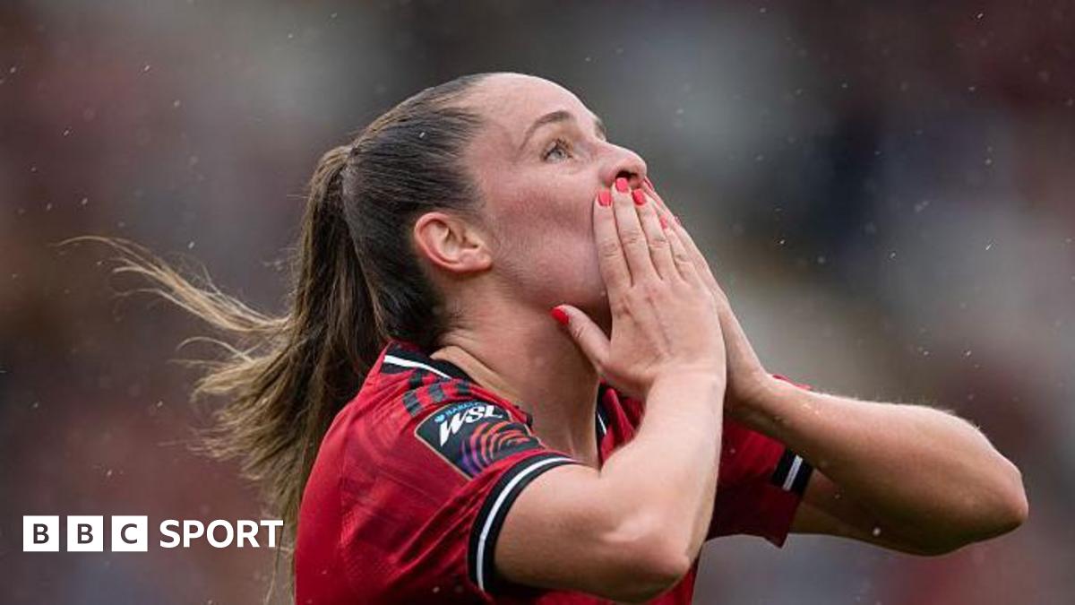Ella Toone: Lionesses e meio-campista do Man Utd sobre luto, futebol e seu casamento