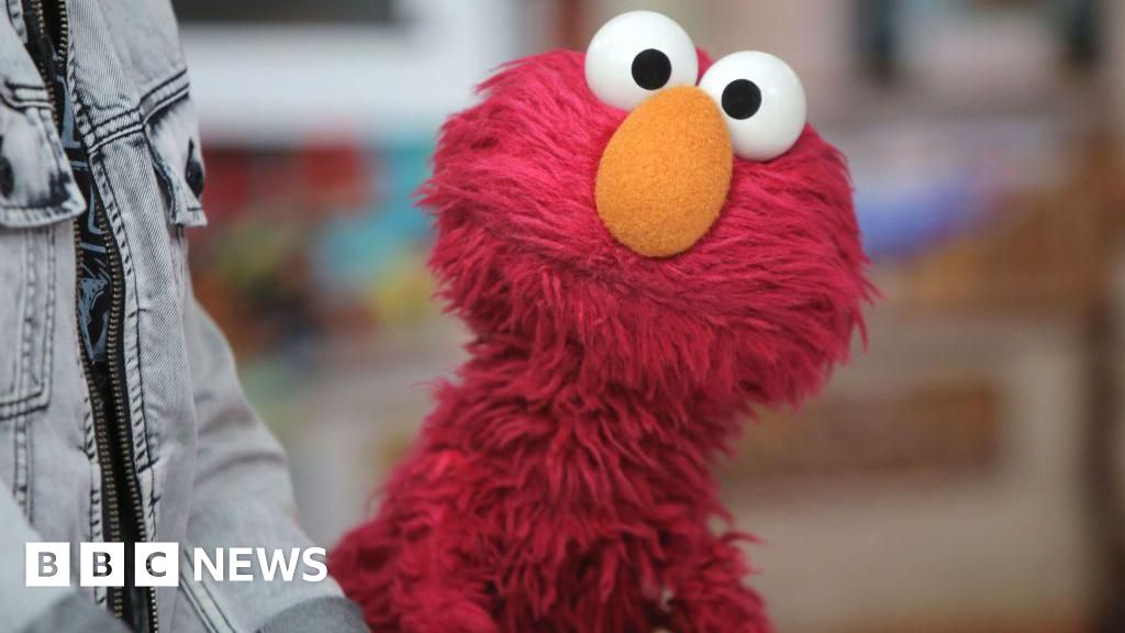Elmo em apuros com os fãs do New York Knicks após a postagem das finais da NBA