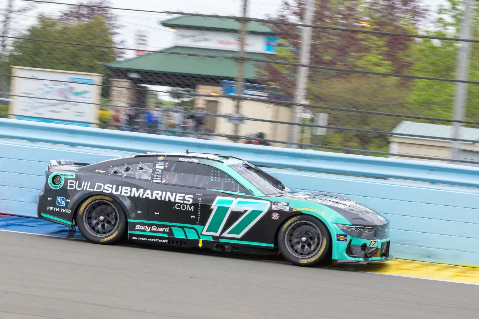 Duas equipes da NASCAR sofreram um grande revés antes da corrida da Michigan Cup Series