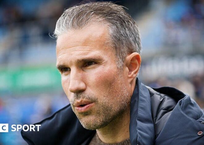 Robin Van Persie demitido do Feyenoord após apenas 16 meses no cargo