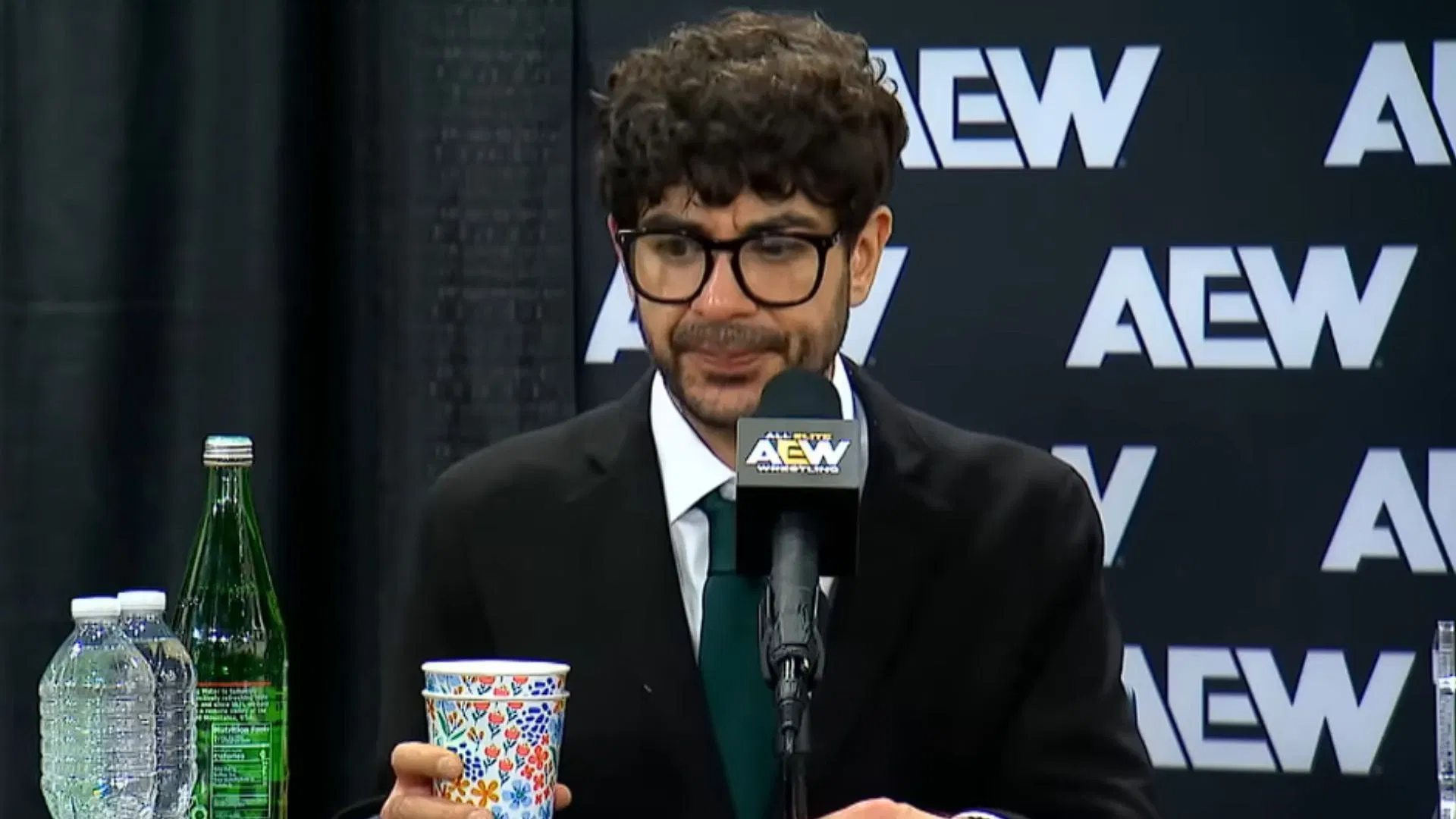 QUEBRANDO: Tony Khan anuncia que a grande estreia da AEW foi cancelada