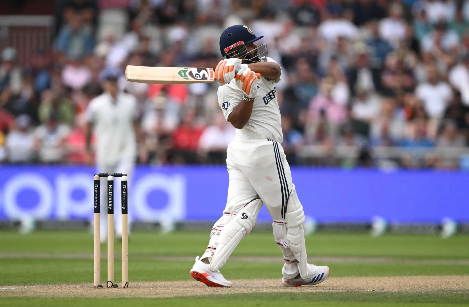 Rishabh Pant vai ao fundo com um trabalho árduo para 81 no teste IND vs AFG 2026