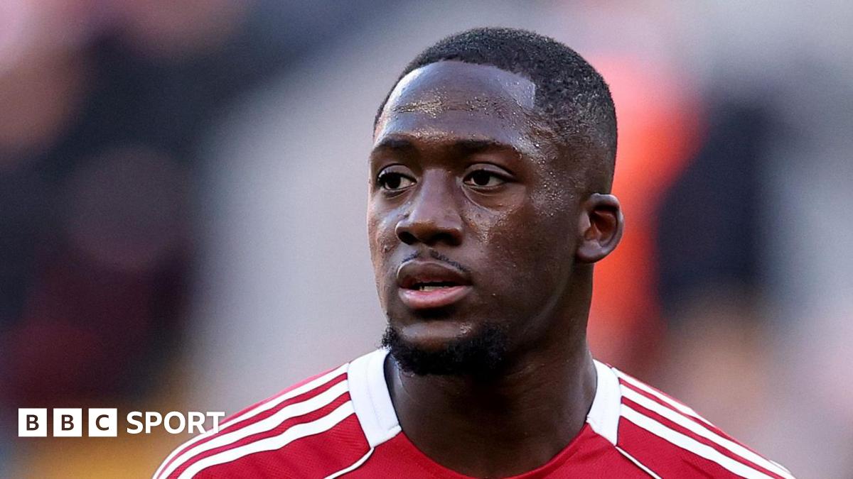 Ibrahima Konate descreve a batalha contra a depressão após a morte de Diogo Jota e do pai