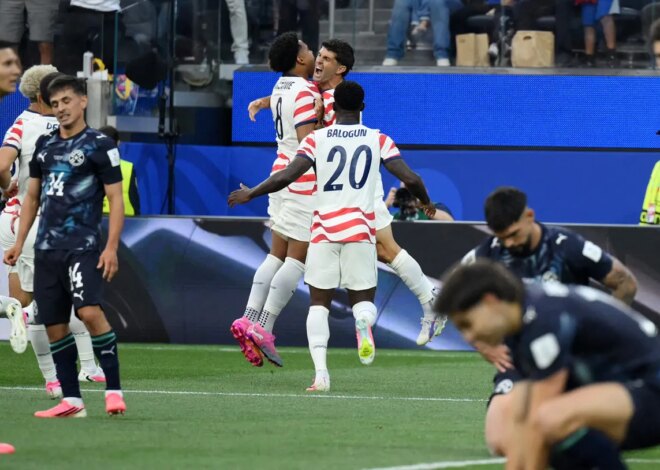 EUA fazem história com seu primeiro desempenho de quatro gols na Copa do Mundo Masculina
