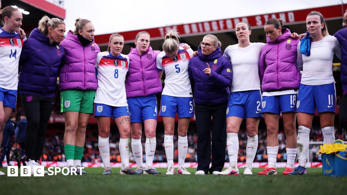 Por que tão poucas mulheres chegam ao topo como treinadoras de futebol?