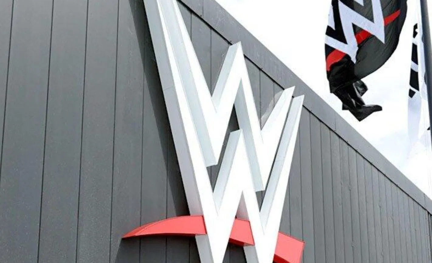 QUEBRANDO: Rescaldo do incidente de incêndio fora da sede da WWE