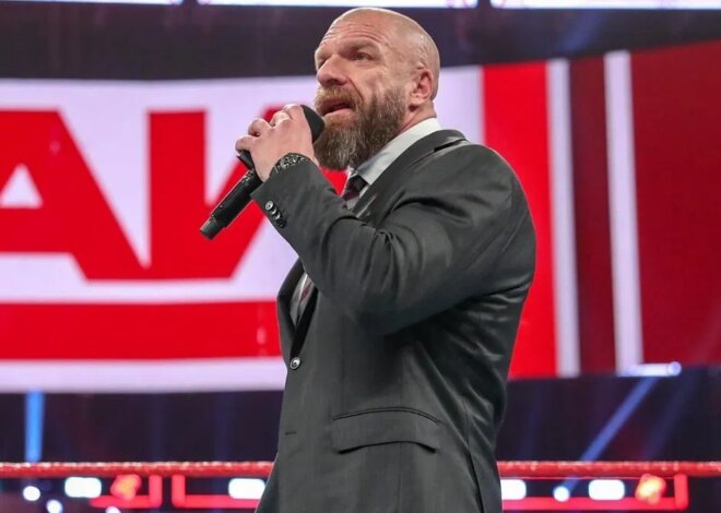 3 sinais claros que Triple H está enterrando deliberadamente a estrela da WWE de 43 anos