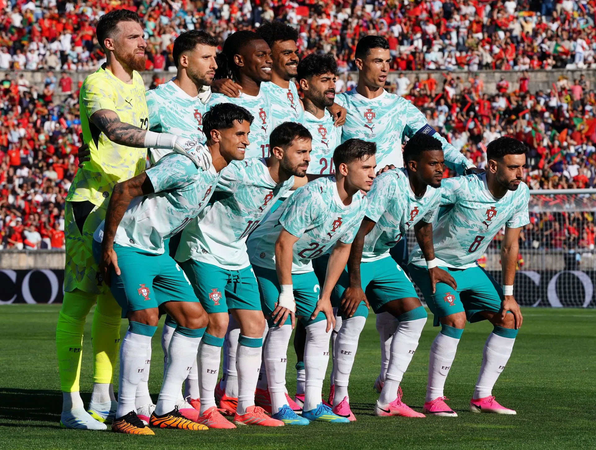 Última hora: Estrela de Portugal expulsa em amistoso pré-Copa do Mundo contra o Chile, enquanto briga entre jogadores