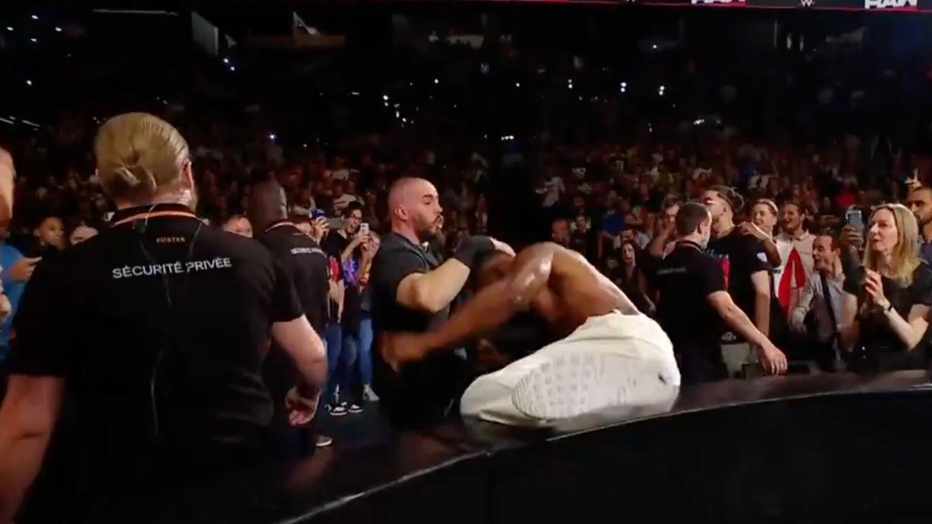 Grande estrela da WWE avança em King of the Ring após final caótico do RAW