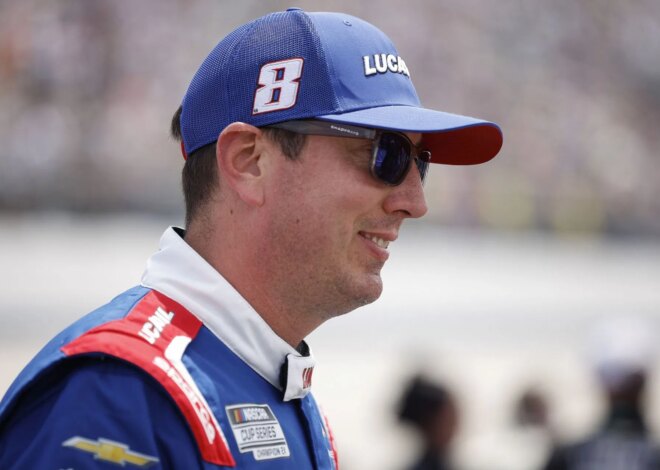 O pai de Kyle Busch, Tom Busch dirige o nº 51 no Summer Shootout em uma emocionante homenagem a seu filho