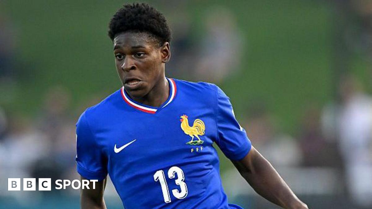 Notícias sobre transferência do Arsenal: Gunners abordam o zagueiro do PSG, Emmanuel Mbemba