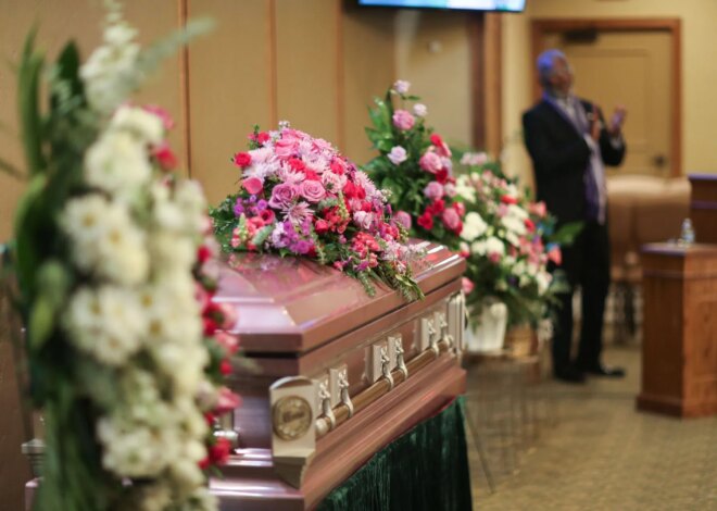 “Imagine ouvir essas palavras”: Perez Hilton fica surpreso quando a família de Nancy Anders processa a funerária por um “erro inimaginável” envolvendo seus restos mortais