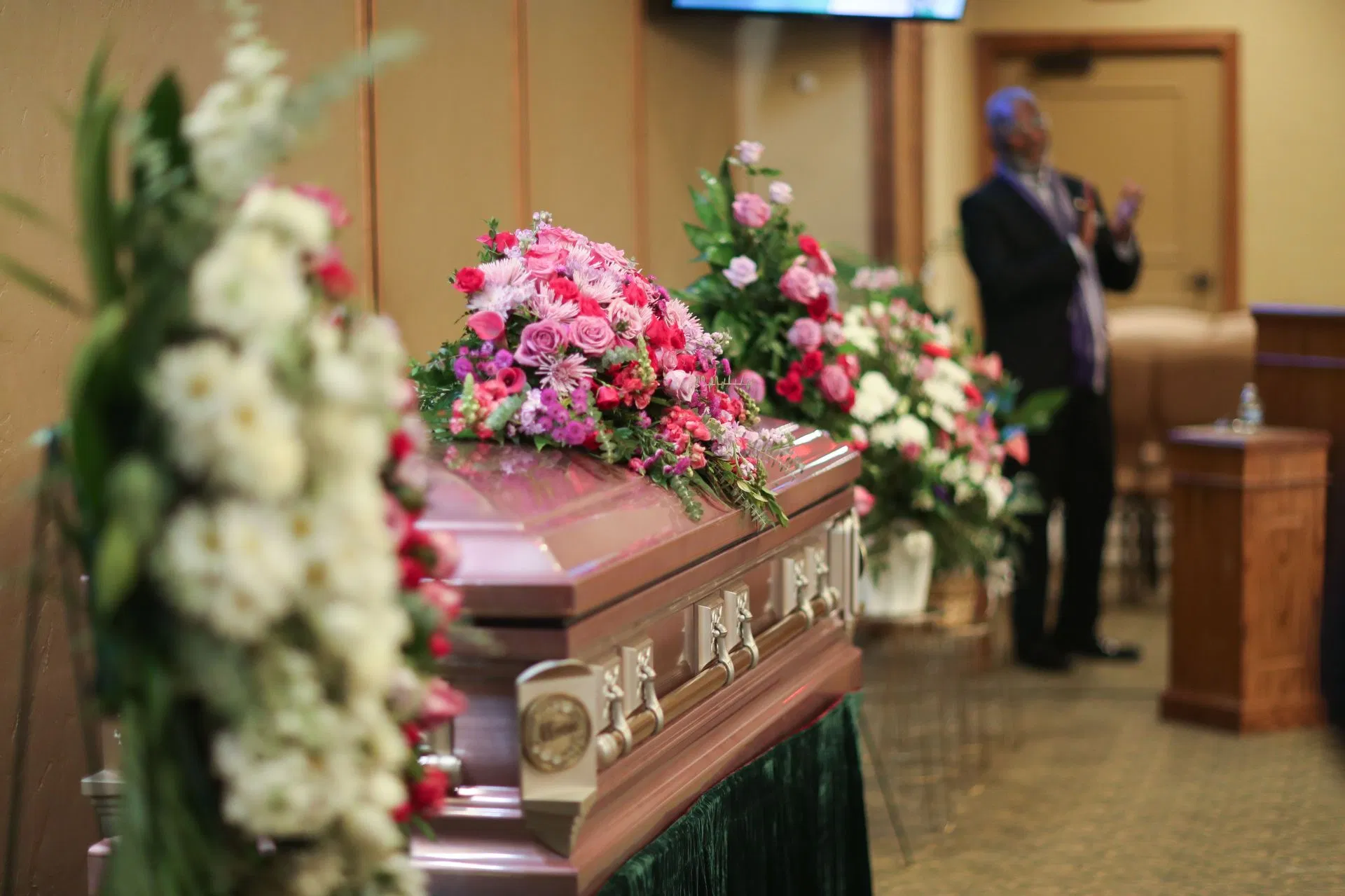 “Imagine ouvir essas palavras”: Perez Hilton fica surpreso quando a família de Nancy Anders processa a funerária por um “erro inimaginável” envolvendo seus restos mortais