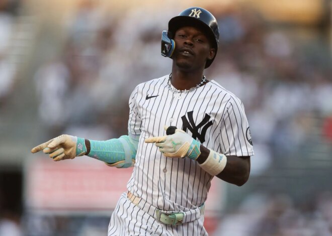 ASSISTIR: A noiva de Jazz Chisholm Jr., Ahna Mac, transforma o adiamento do Yankees x Red Sox em uma vitrine de arte surpresa