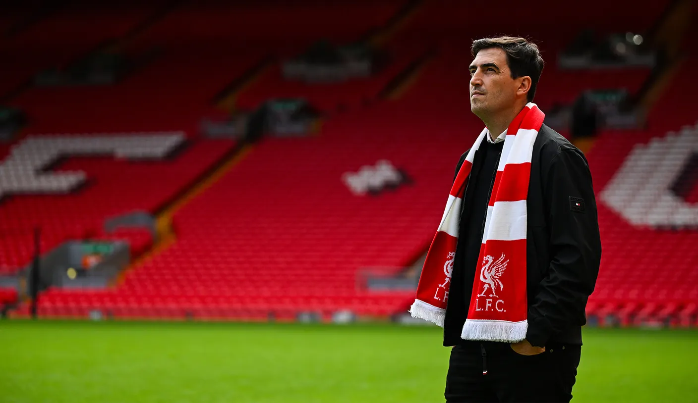 Liverpool contrata o ex-técnico do Bournemouth, Andoni Iraola, após a saída de Arne Slot