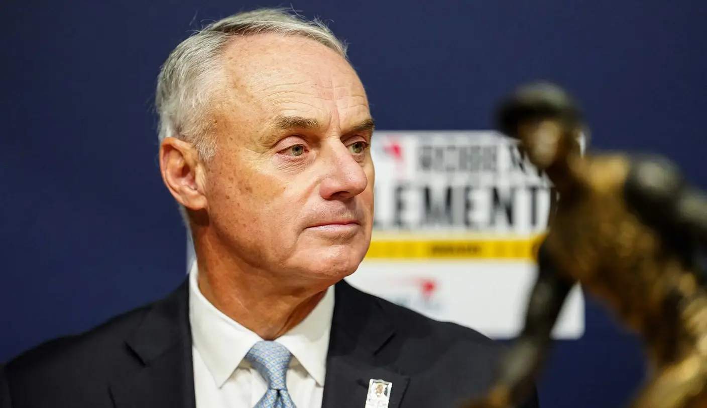 Rob Manfred alerta que riscos de aumento do teto salarial podem desencadear outra greve da MLB no estilo de 1994