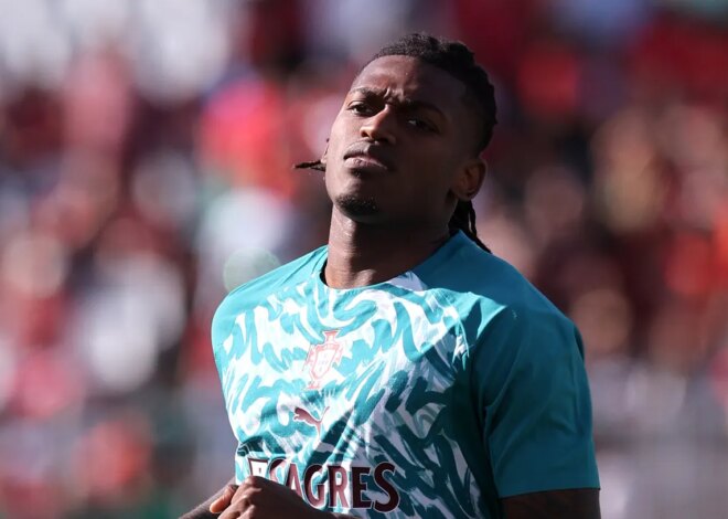 Leão, de Portugal, é expulso por soco na vitória sobre o Chile no amistoso da Copa do Mundo