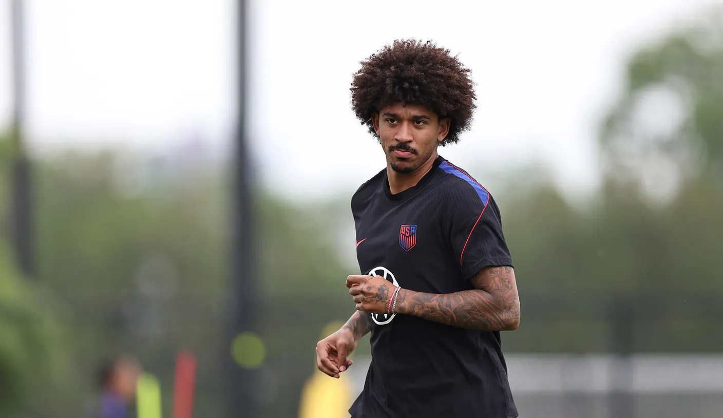 Chris Richards, dos EUA, participa plenamente dos treinos antes da abertura da Copa do Mundo